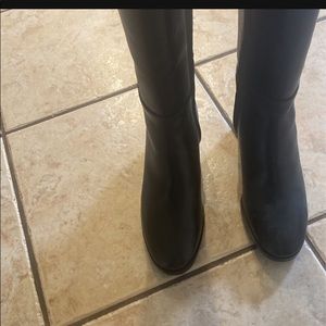 Tory Burch almost new boot. very clean.